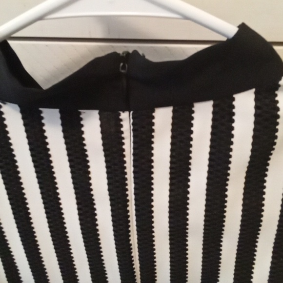 Ladies Gracia Black & White Blouse - Picture 5 of 6